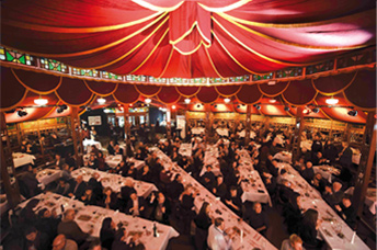 Im Gropius Mirror Restaurant findet unter anderem die Veranstaltung „Food+Talk“ im Rahmen des Kulinarischen Kinos statt. Foto: Piero Chiussi